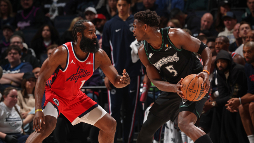 Top时刻｜7日十佳球：爱德华兹双手暴扣 米切尔极限压哨三分