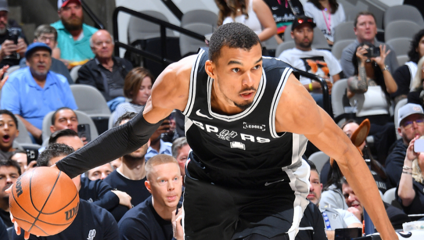 强到离谱！文班亚马vs活塞半场24分集锦：完爆杜伦+助马刺完爆活塞