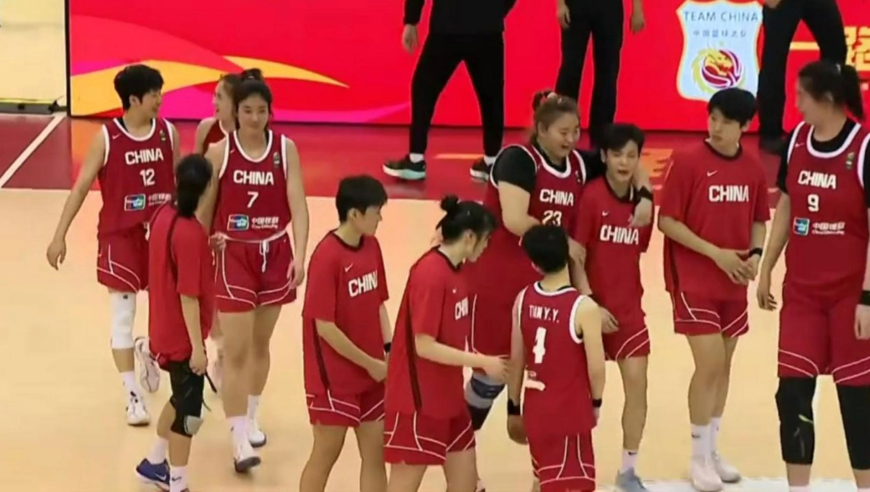 太强了！中国女篮两战狂胜101分，新一代双塔出战身形优势无敌