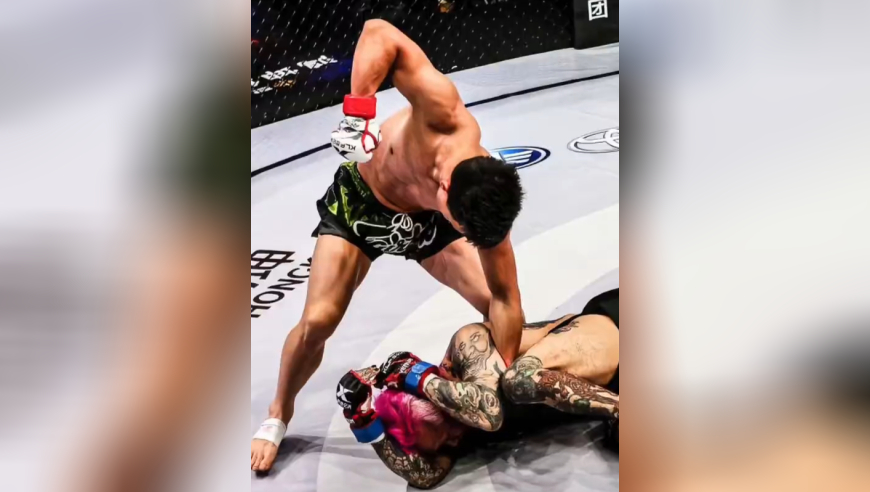 外国红毛选手嚣张跋扈，穿比基尼出场，惨遭张美煊重拳暴揍｜体坛记忆