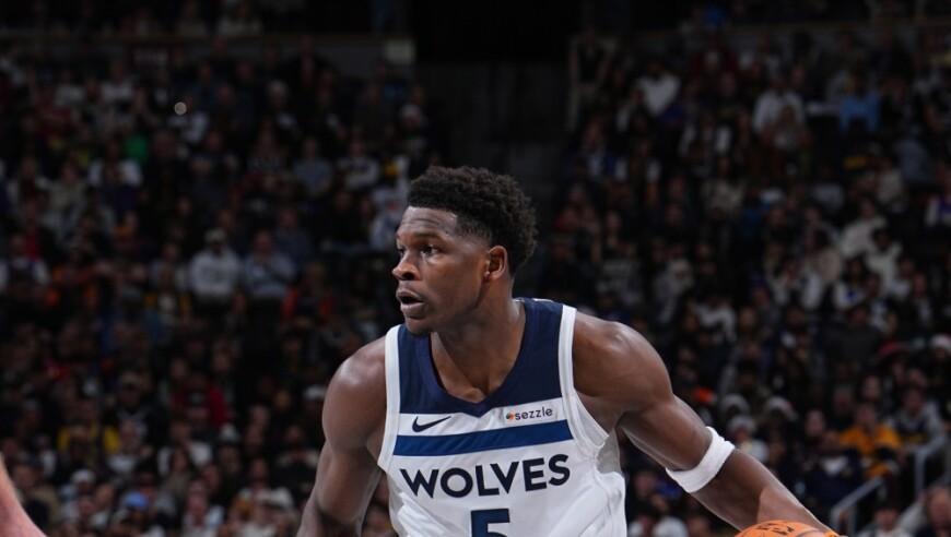 遗憾无比，爱德华兹砍44分6板3助3断+三分绝平，加时惨遭2T驱逐