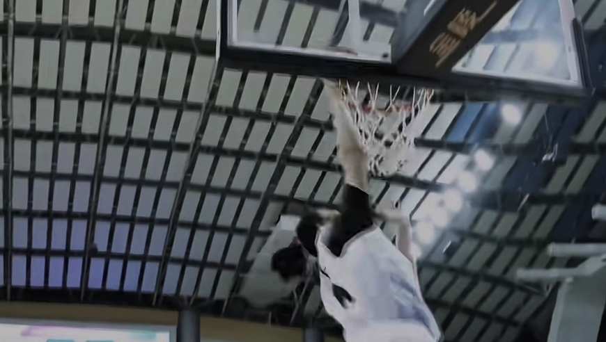 创造历史！张子宇在全运会中完成扣篮