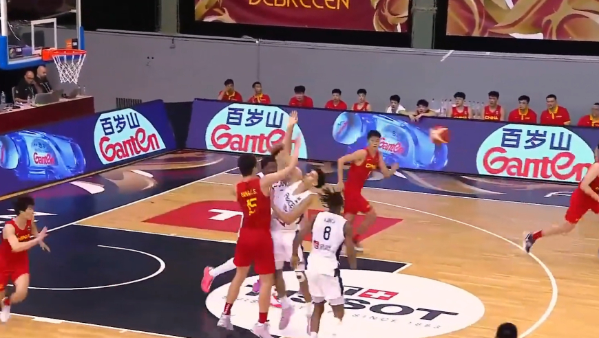 未来的中国约基奇！？19岁的杨瀚森全面压制24届榜眼萨尔｜体坛记忆