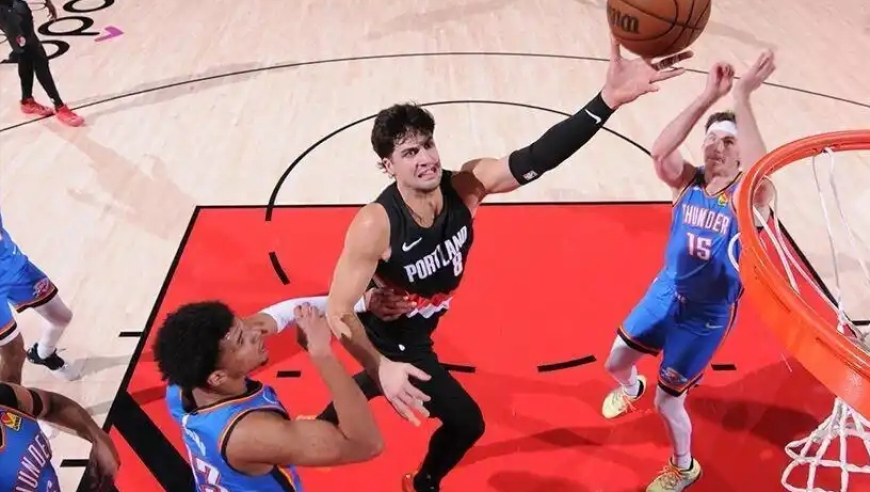 8+4+3+1+1！杨瀚森打破三分荒，暴扣2+1很凶残，出场时间生涯新高