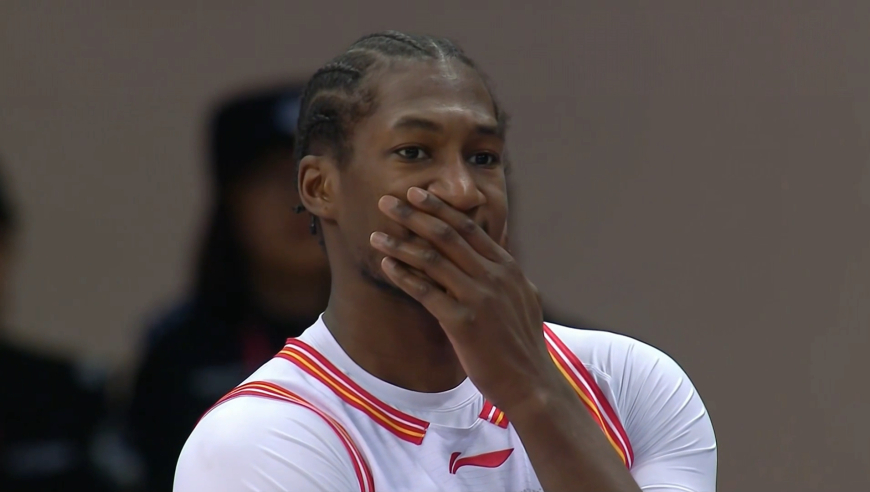 原声看冯熙瑞重伤：空中失衡左脚90度着地被担架抬走 队友都不敢看