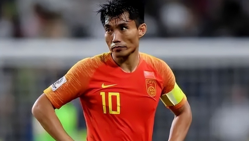 女友宣！U23国足门神新赛季哪也不去，坚守青岛追随郑智，有情有义