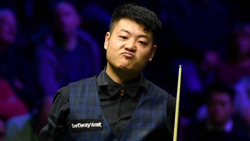 斯诺克6大搞笑击球！杆杆让人捧腹大笑，梁文博化身喜剧之王