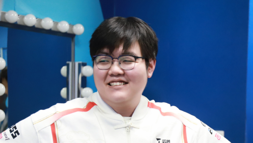 TES公布纪录片，369开玩笑式说出Kanavi的问题，对方根本不改