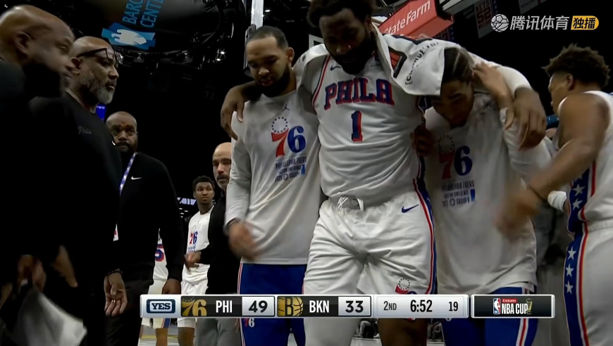 但愿无碍！庄神落地时无对抗倒地捂着膝盖 右腿无法发力被搀扶离场