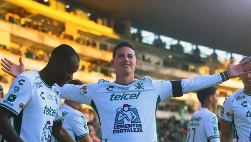 世界杯金靴自由身离队，5年换了7队，身价仅剩200万，仍是国家队大腿