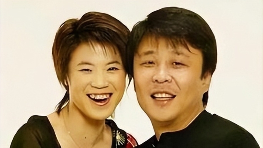 张怡宁参加婚礼哭了，64岁丈夫一直咳嗽，看着很老，还是袁立前任