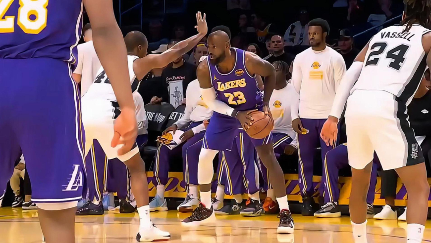 这就是经验！卡斯尔造犯规回应詹姆斯得分 随后詹姆斯再次助攻艾顿