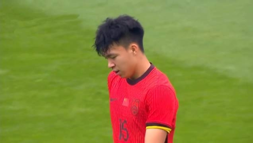 CCTV5直播，U23国足背水一战 踢5后卫改对攻 王钰栋和蒯纪闻更适配