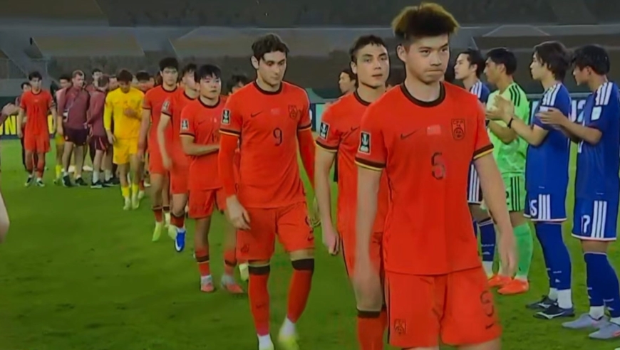 互相尊重！赛后颁奖仪式，日本全员给中国列队鼓掌