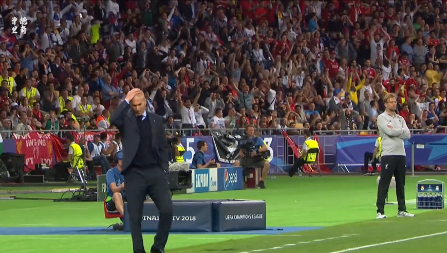 体坛记忆｜足坛十大侮辱性进球，伤害性不大，侮辱性极强