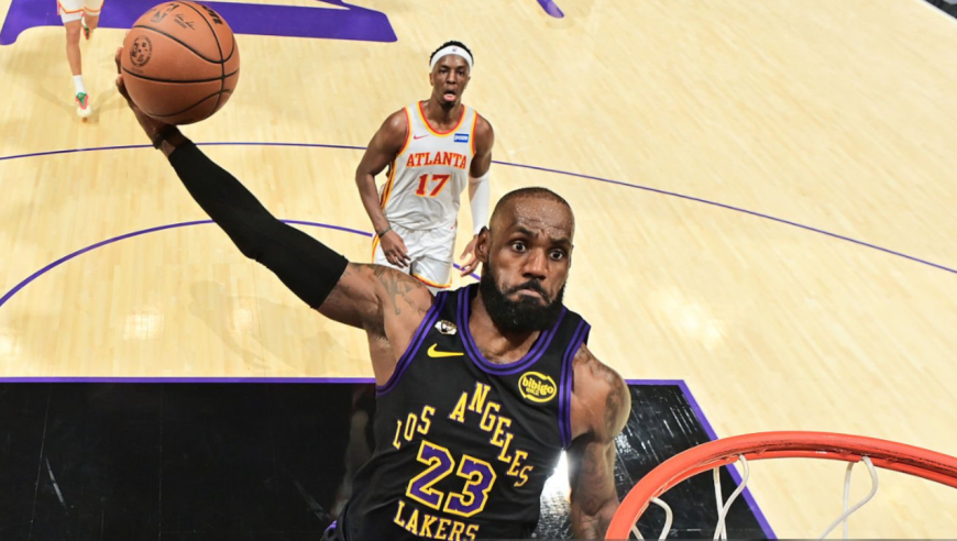 41岁仍是全能老詹！狂轰31分9板10助：两记炸扣让全场球迷沸腾