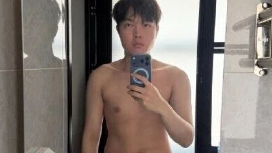 Gala晒出腹肌照震惊众人！Bin哥深夜也晒身材：只是没认真练，认真练肯定比gala强！