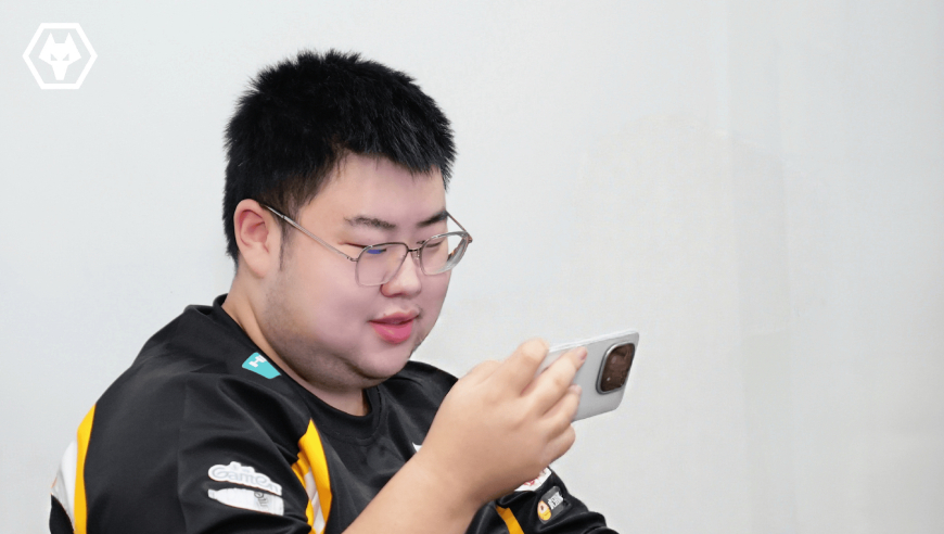 狼队发布一月国服：皖皖拿下镜等三国服，小胖/归期各一国服