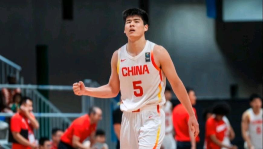 紧张到窒息！U19中国男篮险胜喀麦隆全场集锦，陈家政狂轰25分