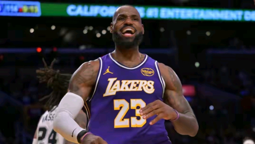 逆生长！詹姆斯越打越兴奋全场28分7板10助攻集锦，现场彻底沸腾