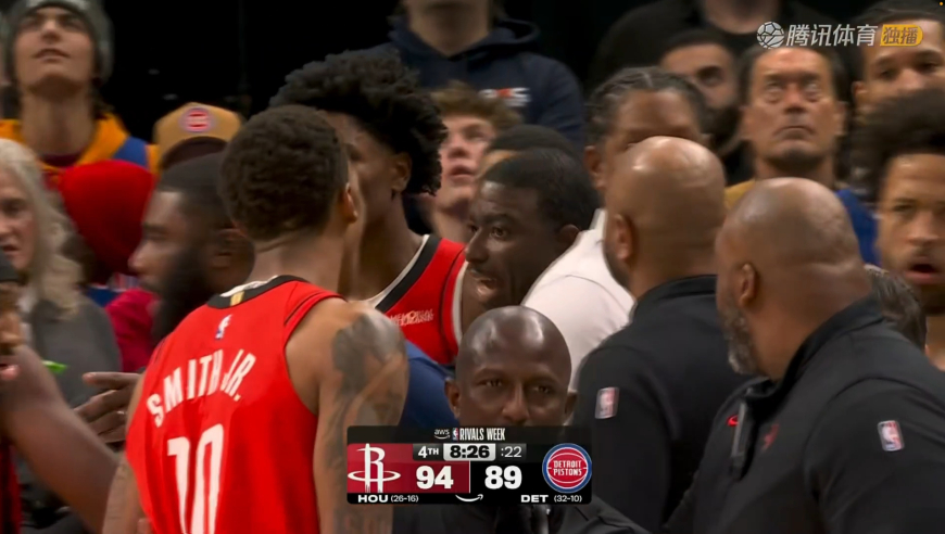 火爆冲突！活塞火箭争球乱作一团 小贾挑衅吃技术犯规