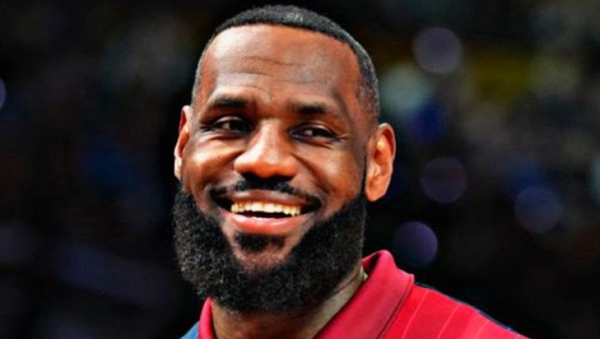 1年5263万美金！历史首人！老詹创神级纪录，但你真该考虑退役了