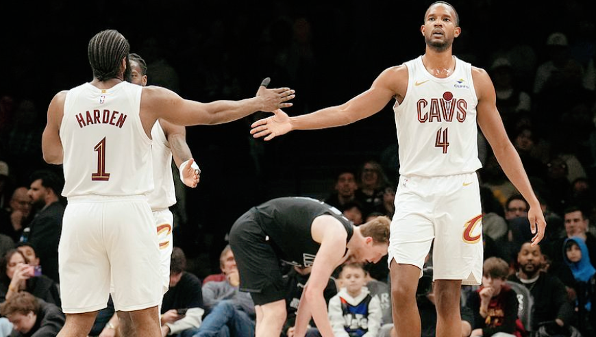 阿伦在场哈登如鱼得水，莫布里上场却威力减半！骑士双塔差距在哪？