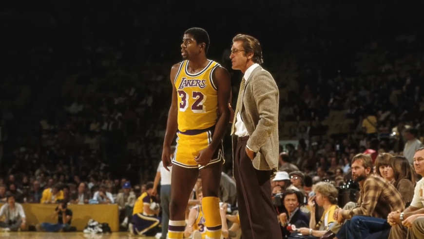 体坛记忆｜为了得到巅峰期的魔术师约翰逊，库奇究竟付出了多大的代价？