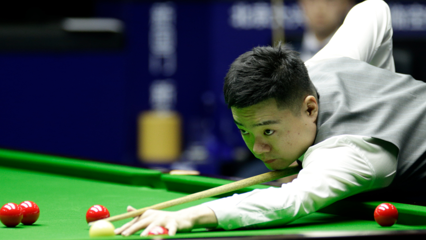 窒息四连鞭！丁俊晖让二追四，用神级斯诺克绝杀对手｜体坛记忆