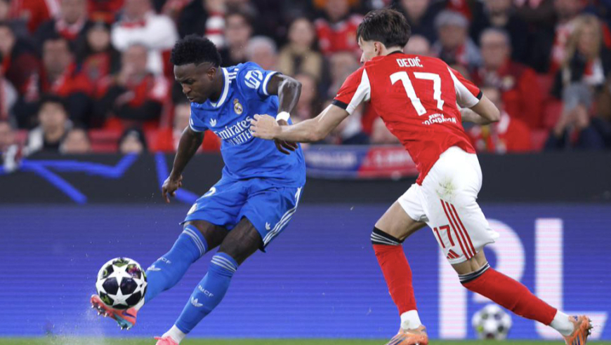 1-0！欧冠淘汰赛一地鸡毛：超巨破门疑被歧视一度罢赛 名帅暴怒连吃两黄