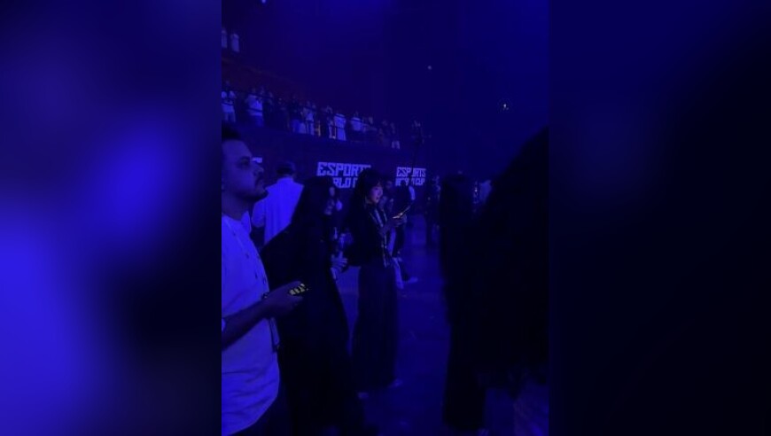 EWC开幕式发现一个美丽的韩国小姐姐！