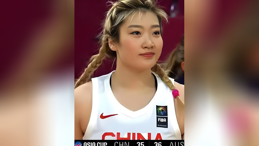 李梦太受欢迎了！夺冠后助理教练追着要拥抱李梦，这把李梦吓得满场跑