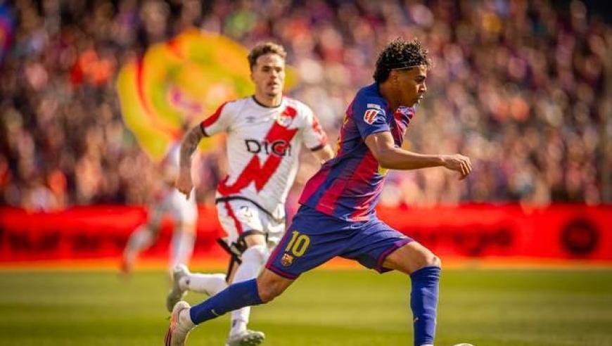 亚马尔遭争议判罚，铁卫一剑封喉！巴萨5连胜，坐等马竞死磕皇马