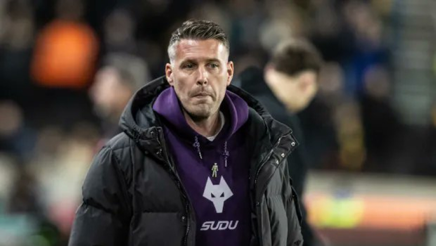 狼队主帅：没人用了所以搂着小孩说该你上了，结果真进球啦