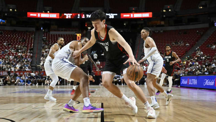 还有提升空间！杨瀚森全场6次犯规回顾 篮下被点飞+进攻推人犯规