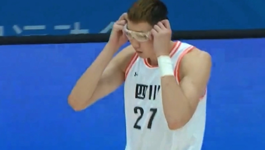 周琦的作用太重要了，砍下19分12板四川全运队战胜上海