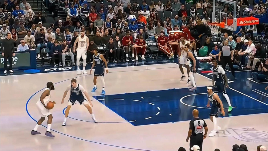 教育新状元！独行侠弗拉格两次暴扣 骑士哈登单打弗拉格秀撤步三分