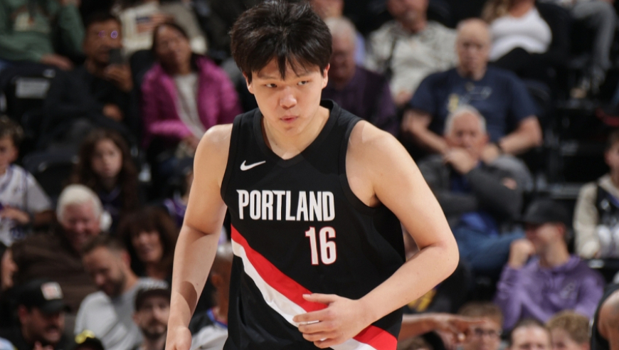 Top时刻 | 17日十佳球：杨瀚森遭隔扣 锡安助琼斯大风车暴扣