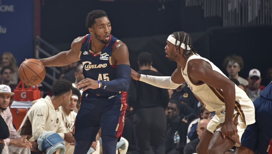 勇士骑士生死时刻：桑托斯关键两罚不中 米切尔投丢绝平三分球