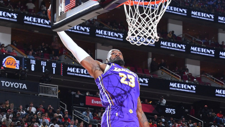 詹姆斯14中13迎里程碑！湖人7连胜再擒火箭 东契奇40分KD18分