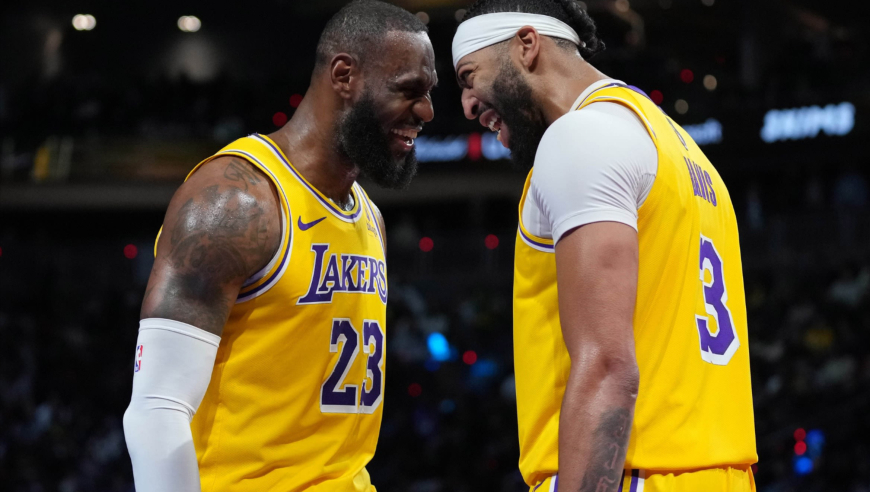NBA本赛季的那些超远操作！詹眉后场极限连线 特雷杨中场绝杀