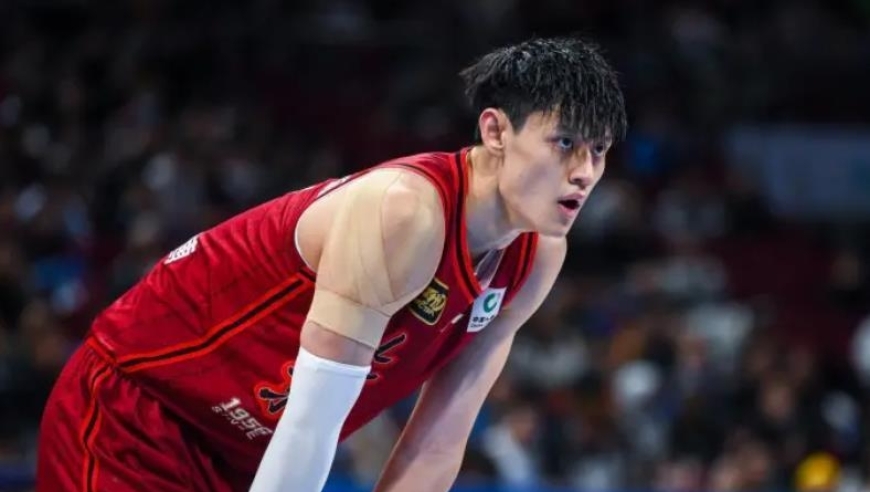 留洋计划失败，曾凡博决定和北京首钢队续约，千万大合同没了