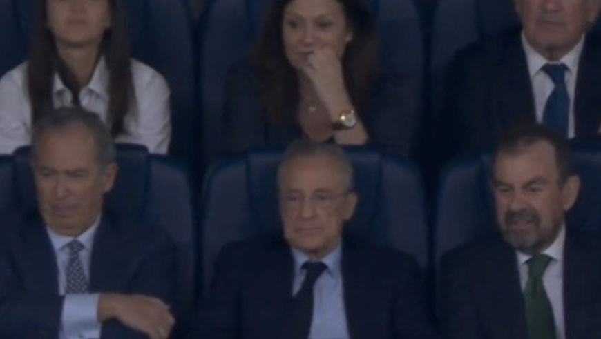 伯纳乌8万人暴怒！高呼78岁老佛爷下课+后者脸色铁青 仅1球员谢场