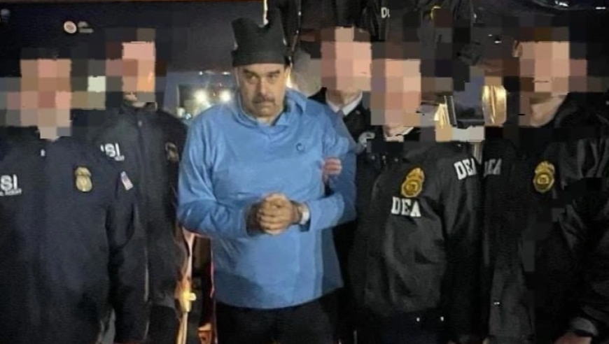 马杜罗戴着手铐抵达纽约