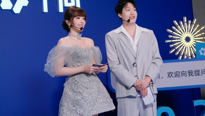 管泽元、余霜跨界主持跨年，夫妻合力，为LPL争光