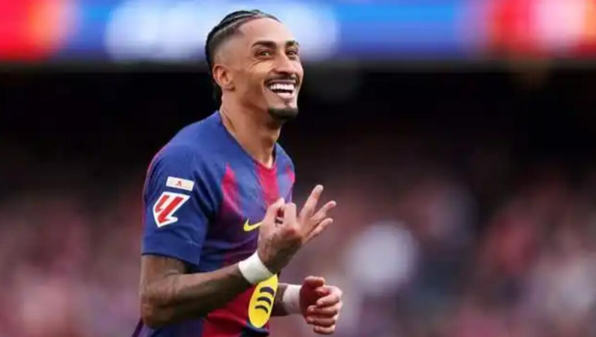 西甲-4分领跑！巴萨5-2塞维4连胜，拉菲尼亚戴帽，坎塞洛回归首球+两造点