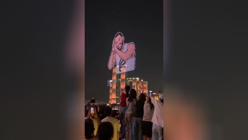 库里中国行获高规格待遇：重庆地铁专属涂装+无人机震撼表演