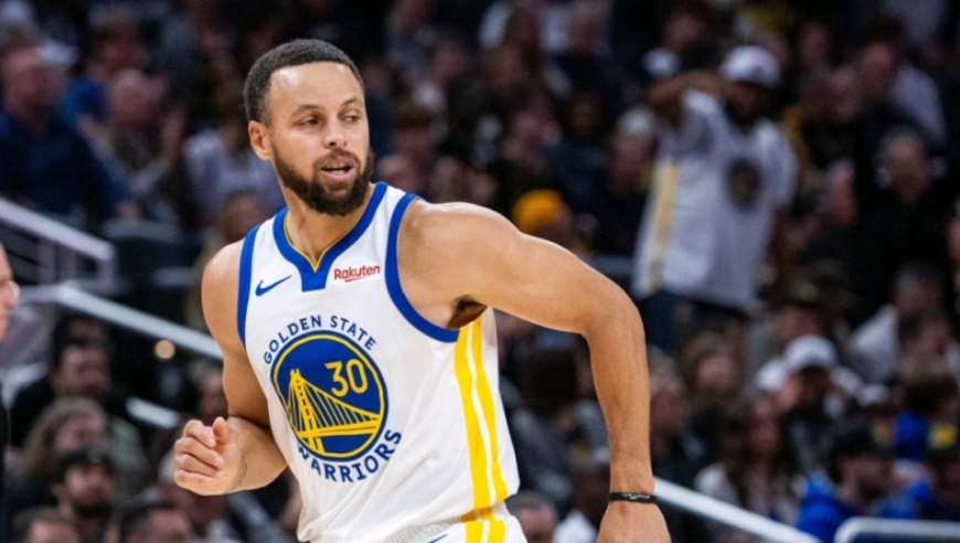 看勇士打球就是享受！库里大秀后撤步+超远三分 追梦也能连拿8分