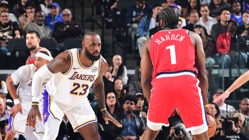 快船湖人末节决胜时刻：湖人一度追至7分 快船四分钟轰17分定胜局