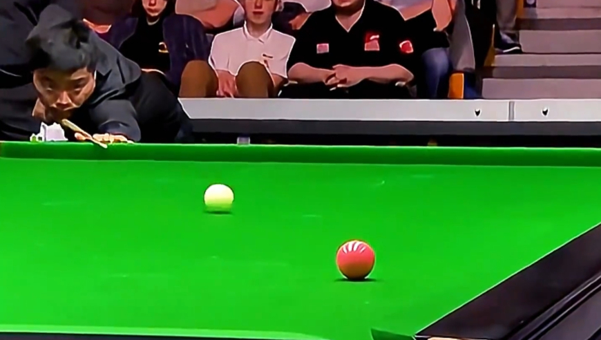 体坛记忆｜ 斯诺克史上最难打进的黑球，罗伯逊崩溃了，丁俊晖不想赢都不行